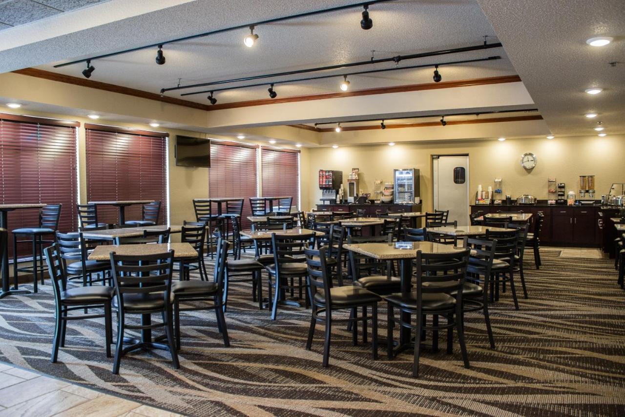 Cobblestone Suites - Oshkosh Exterior photo