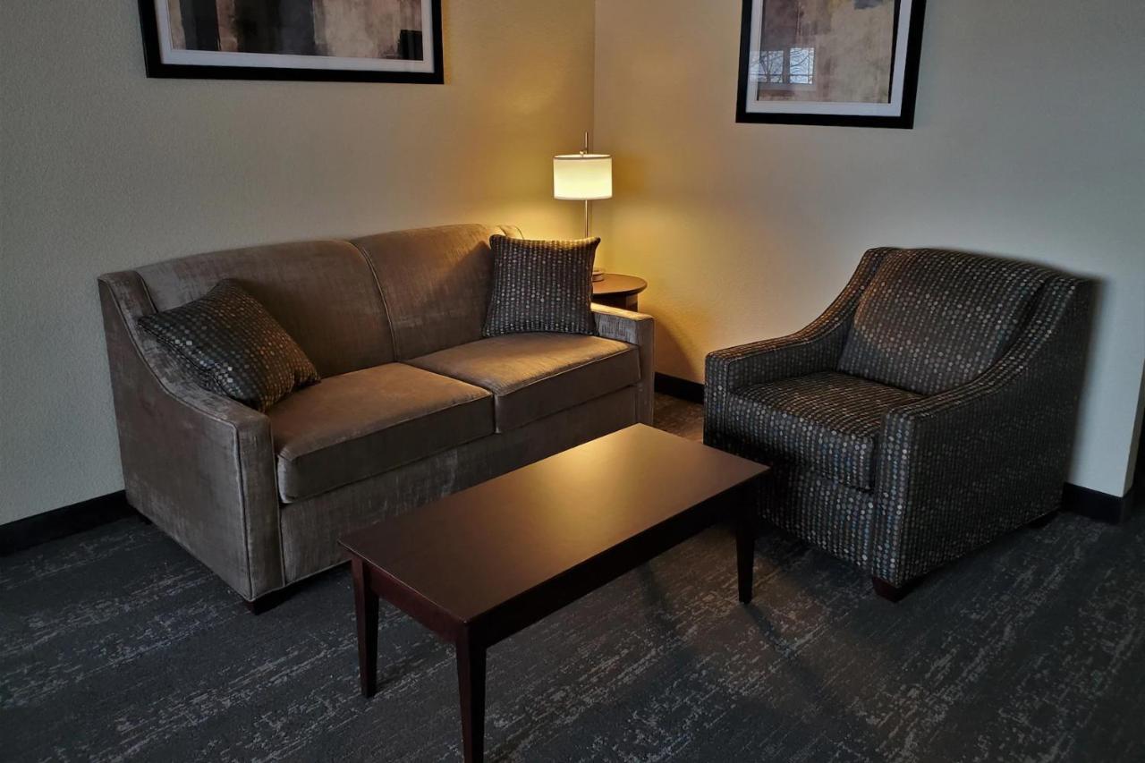 Cobblestone Suites - Oshkosh Exterior photo